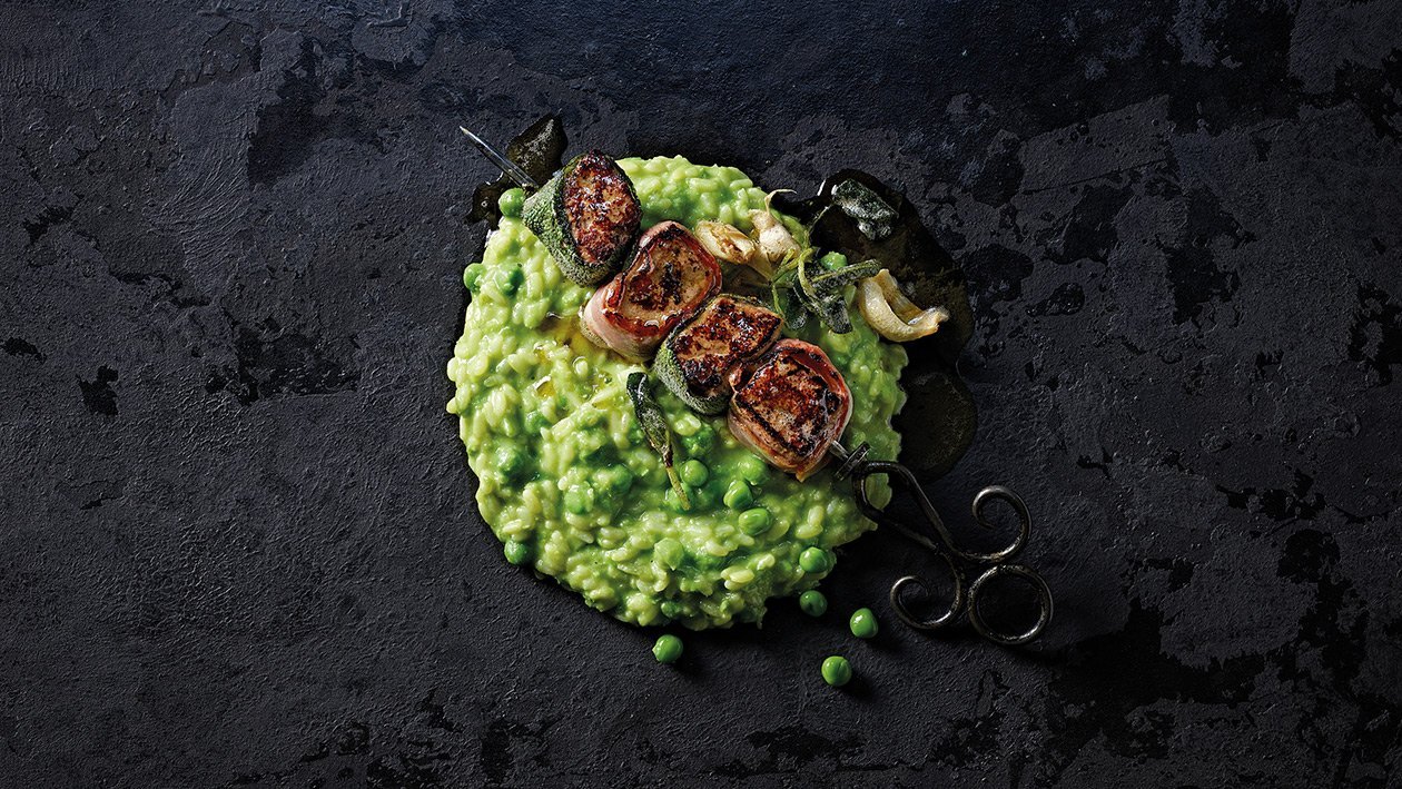 Risotto ai piselli con spiedino di fegato di vitello Risotto ai piselli con spiedino di fegato di vitello