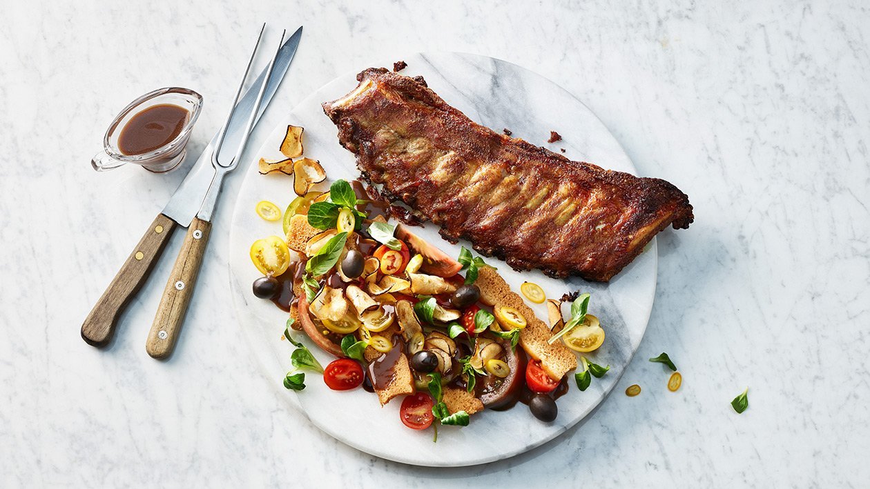 Brotsalat mit Spareribs Brotsalat mit Spareribs