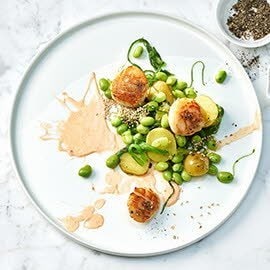 Kartoffel-Edamame-Salat mit Jakobsmuscheln