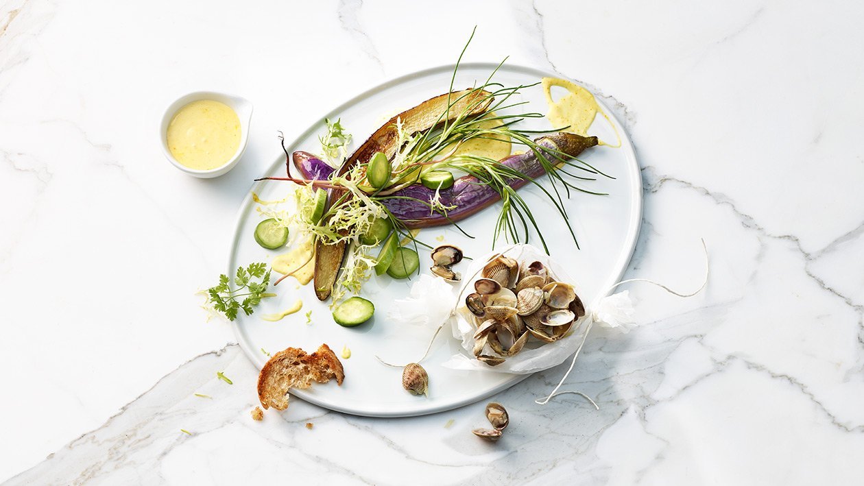 Thai-Auberginen-Salat mit Mönchsbart und Muscheln Thai-Auberginen-Salat mit Mönchsbart und Muscheln