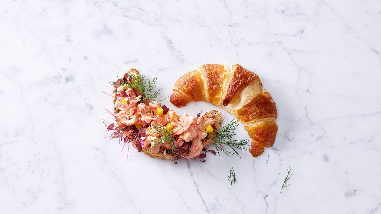 Cocktail de crevettes en croissant saumuré –  