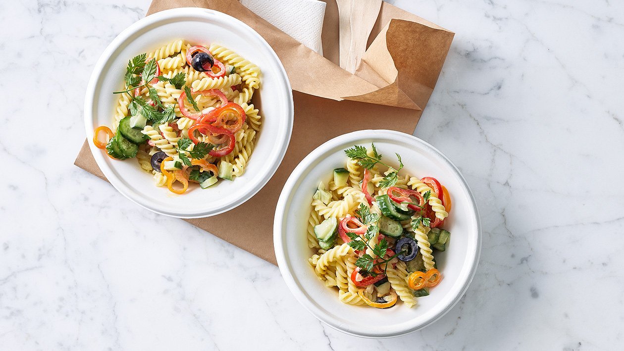 Bunter Nudelsalat to go –  