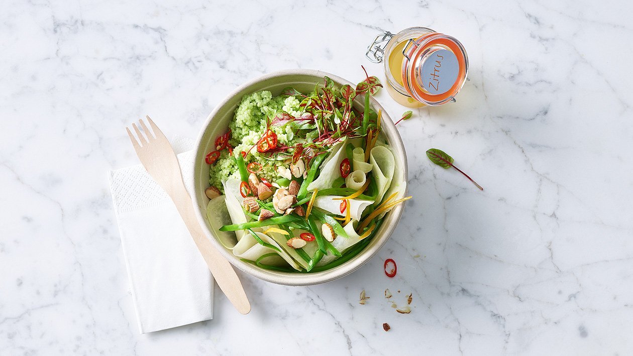 Grüner Couscous Salat mit Kohlrabi und Kefen to go