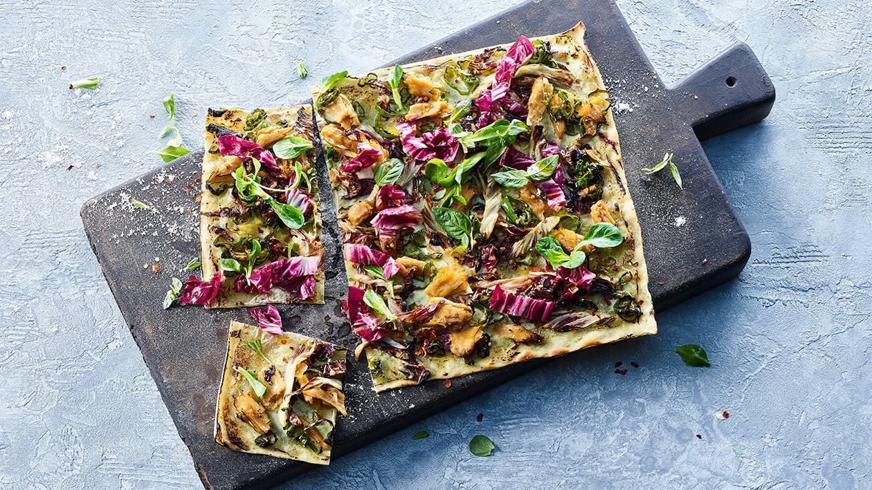 Tarte flambée à l'émincé végane et légumes Tarte flambée à l'émincé végane et légumes