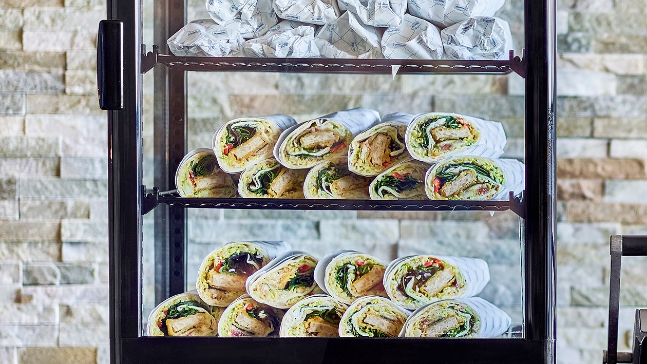 Wrap aux Nuggets véganes, boulgour et une délicieuse mayonnaise végane aux figues Wrap aux Nuggets véganes, boulgour et une délicieuse mayonnaise végane aux figues