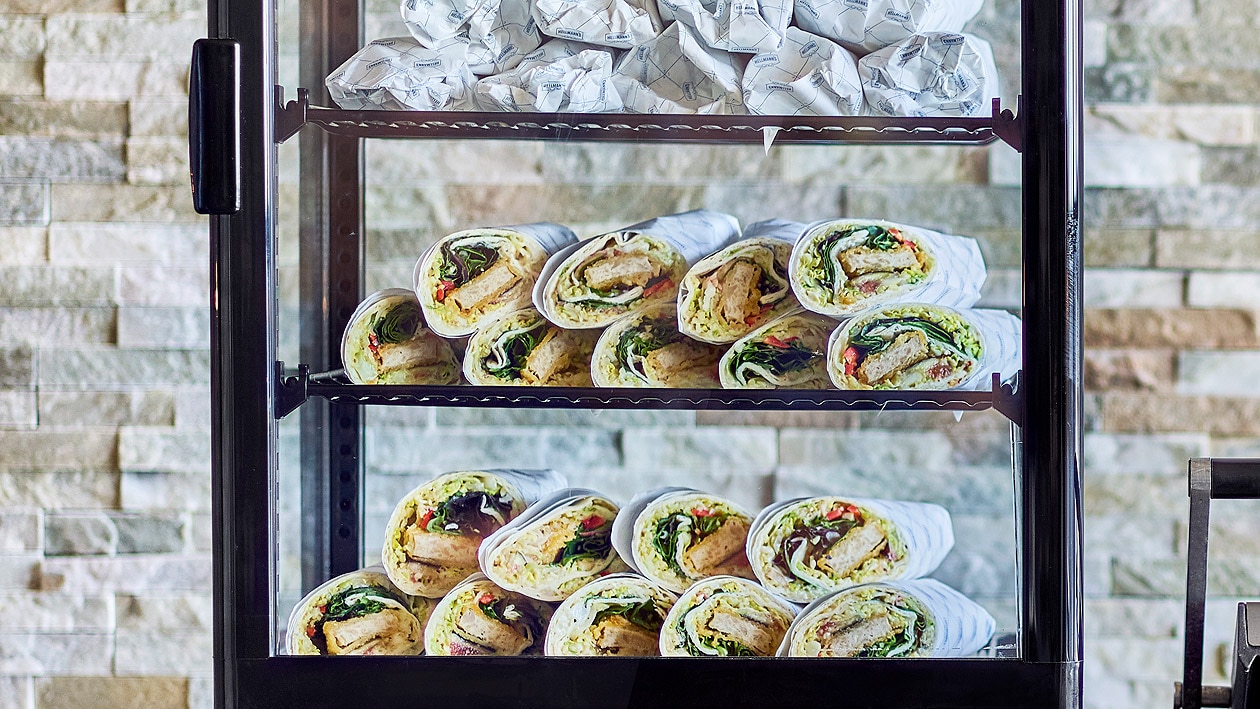 Wrap aux Nuggets véganes, boulgour et une délicieuse mayonnaise végane aux figues