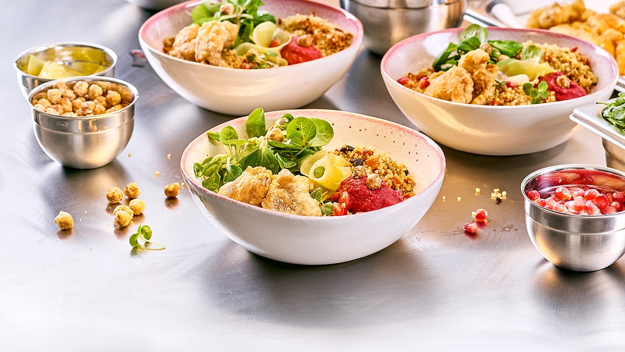 Salat Bowl mit Tempura Chunks Salat Bowl mit Tempura Chunks