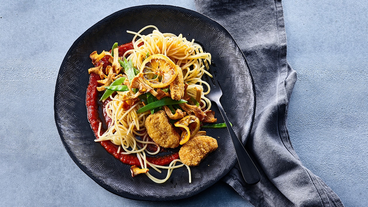 Zitronenspaghetti mit Pfifferlingen und Tomatensauce Zitronenspaghetti mit Pfifferlingen und Tomatensauce