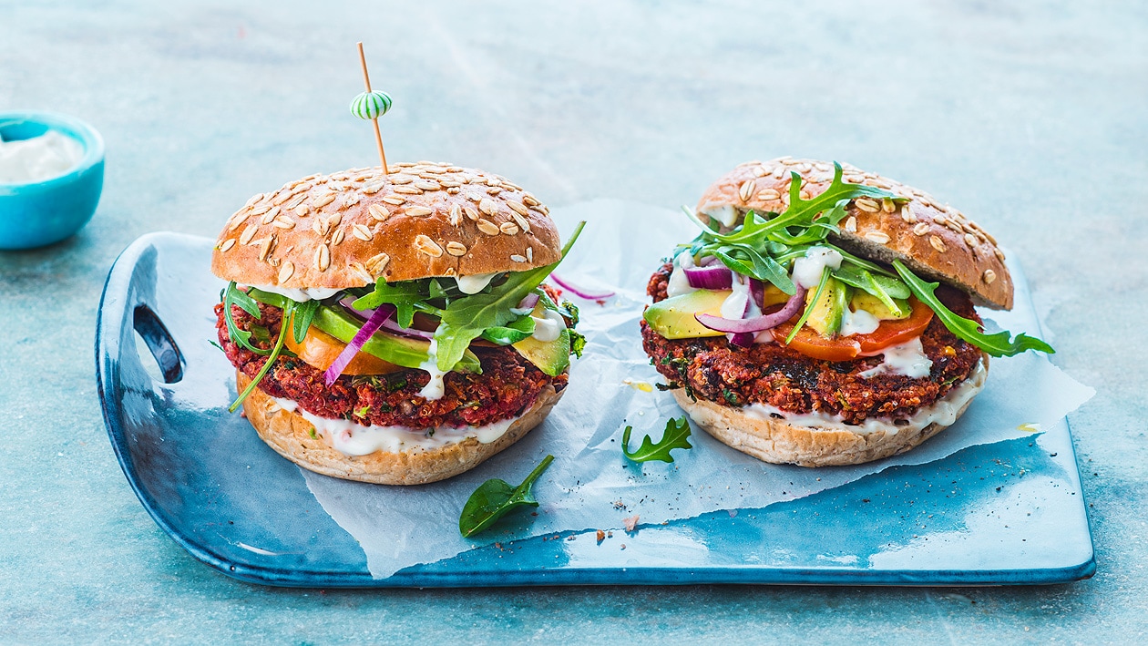 Burger végane de quinoa et haricots noirs Burger végane de quinoa et haricots noirs