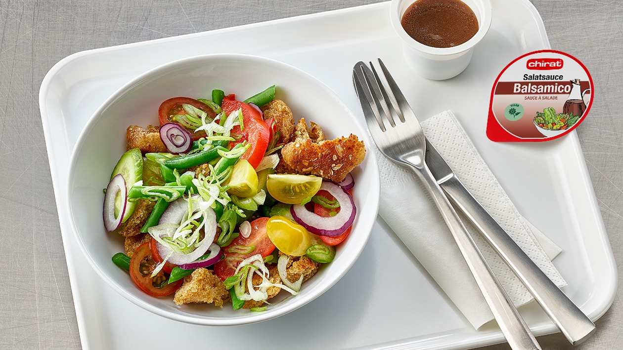 Salade de pain et dressing balsamique –  