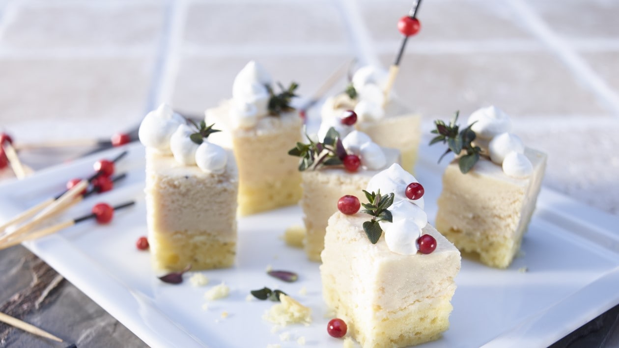 Mousse de truite sur bisquit au romarin / amuse-bouche –  