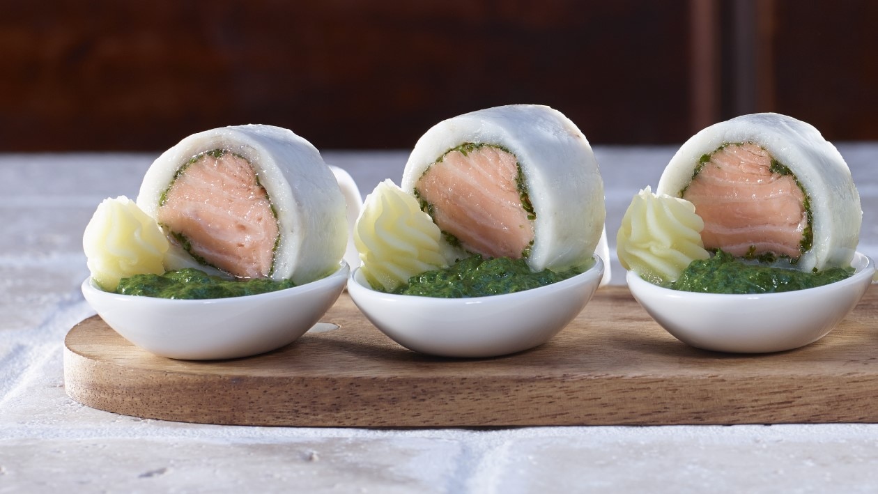 Roulade de sandre et saumon pochée, purée de pommes de terre et épinards Roulade de sandre et saumon pochée, purée de pommes de terre et épinards