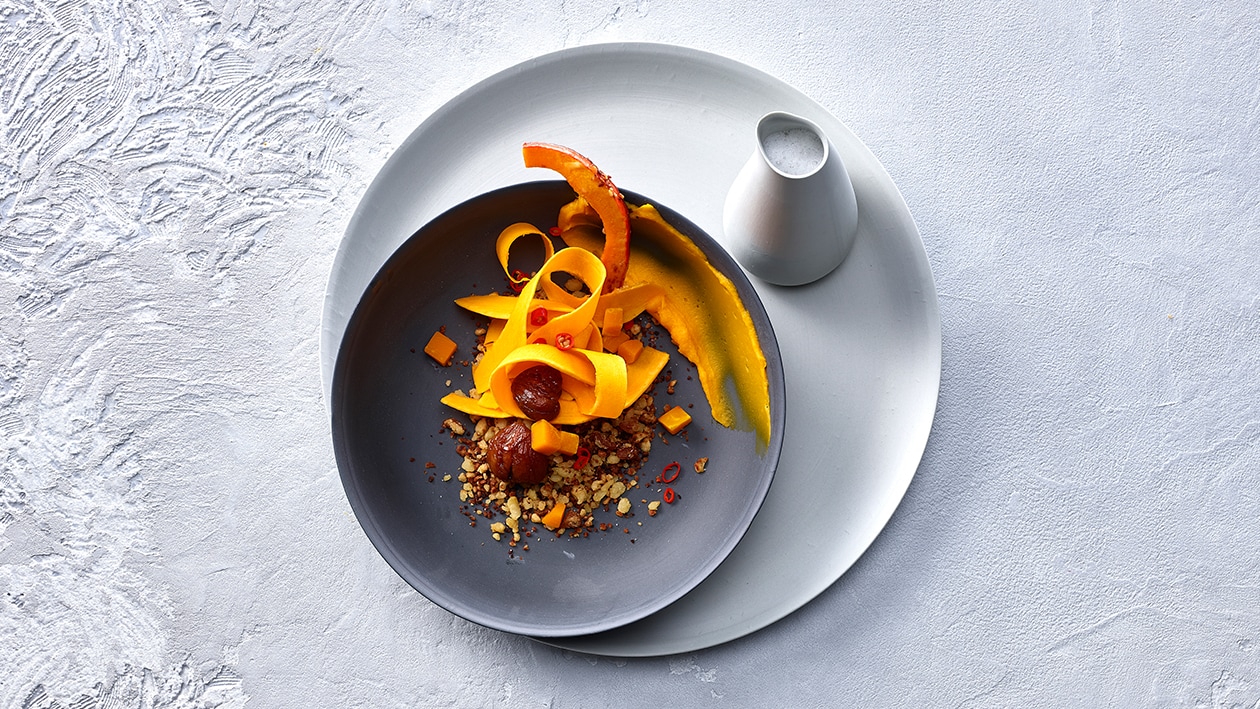 Mandelmilch-Suppe mit Kürbis und Marroni Mandelmilch-Suppe mit Kürbis und Marroni