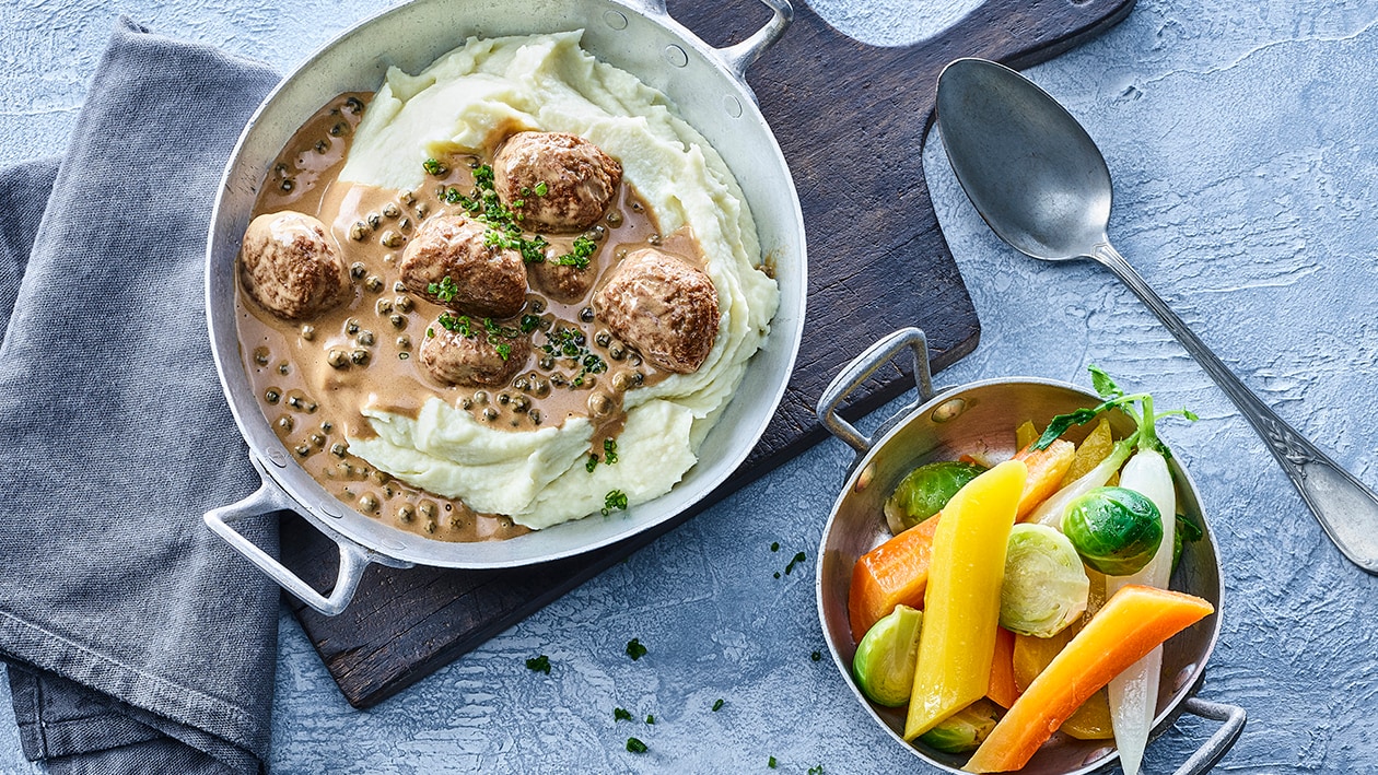 Vegetarian Minced Balls mit Kartoffelstock und Gemüse