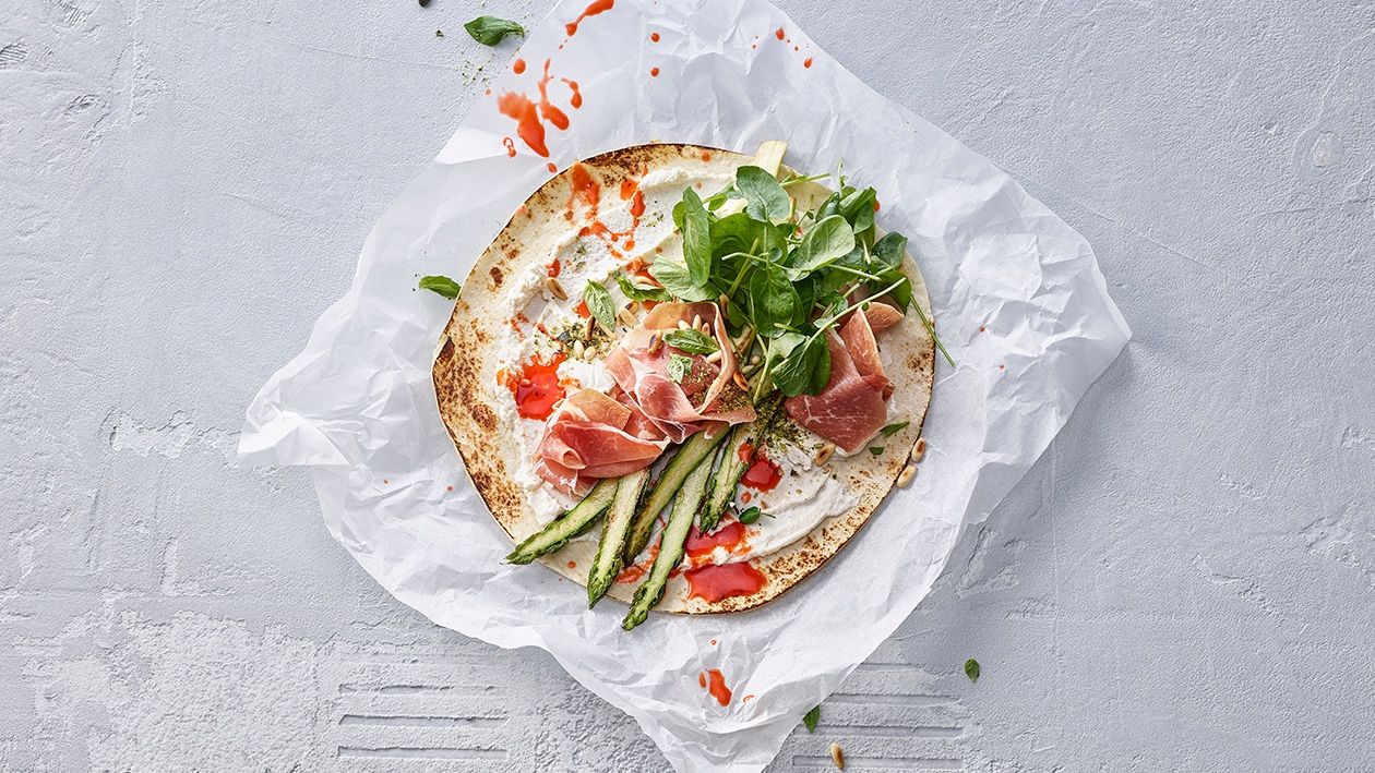 Wrap mit Spargel und Parmaschinken Wrap mit Spargel und Parmaschinken