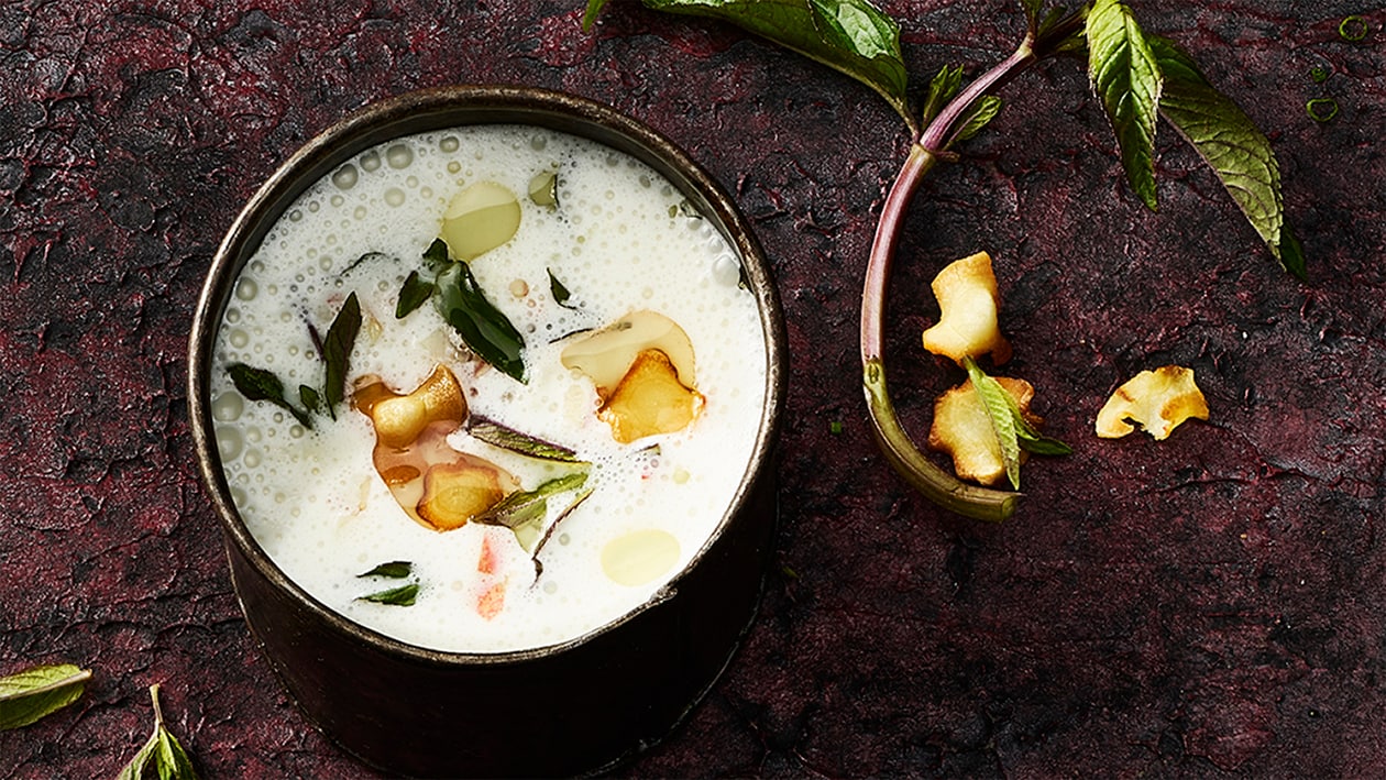 Pastinaken-Apfelcremesuppe mit Pfefferminze