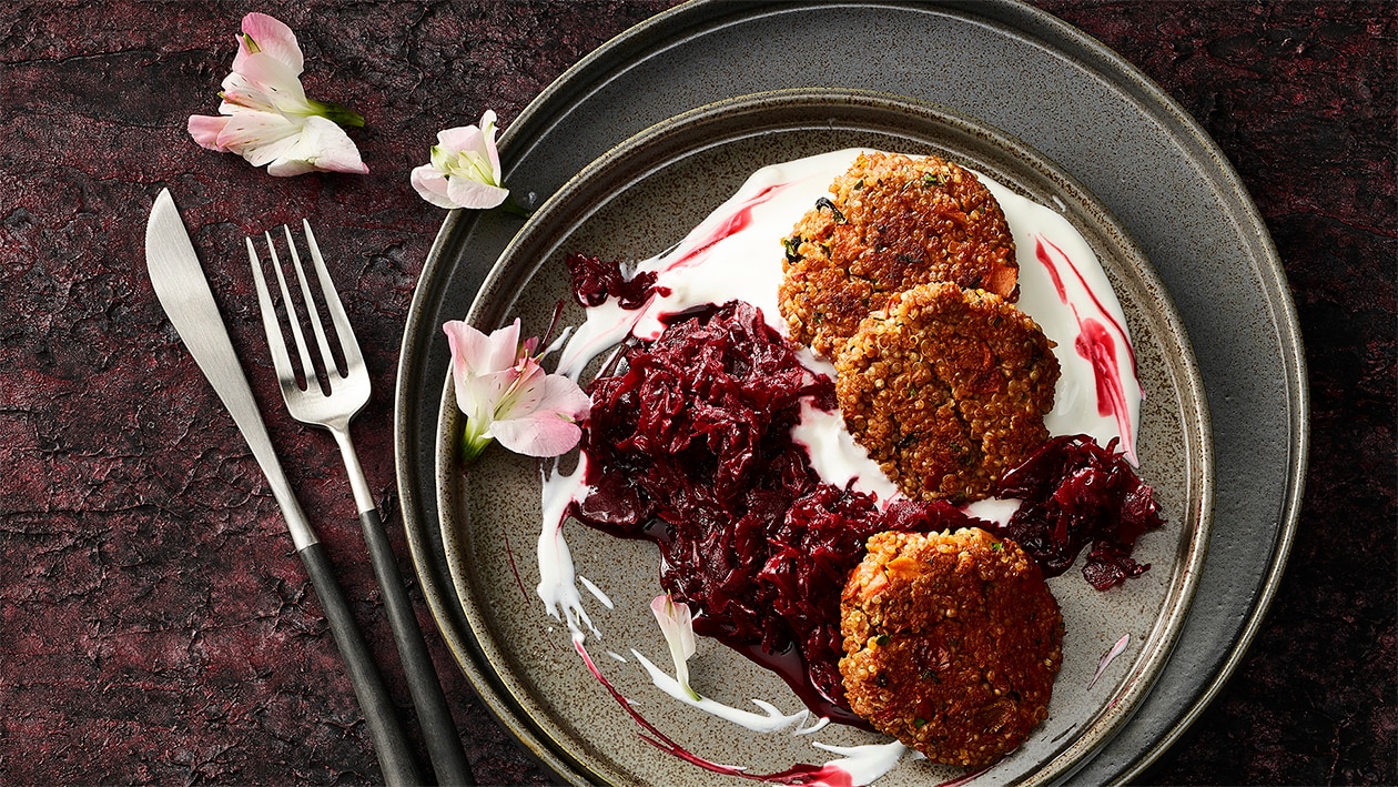 Quinoa-Tätschli mit Apfel- Rotkraut Quinoa-Tätschli mit Apfel- Rotkraut