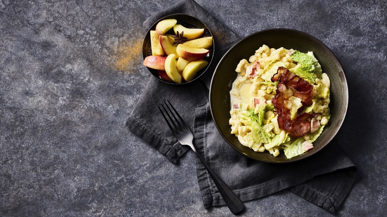Poêlé de spätzli au chou frisé et lard grillé –  