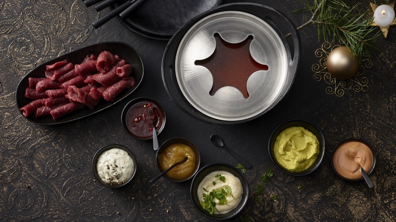 Fondue-Chinoise mit Kaltsaucen Fondue-Chinoise mit Kaltsaucen