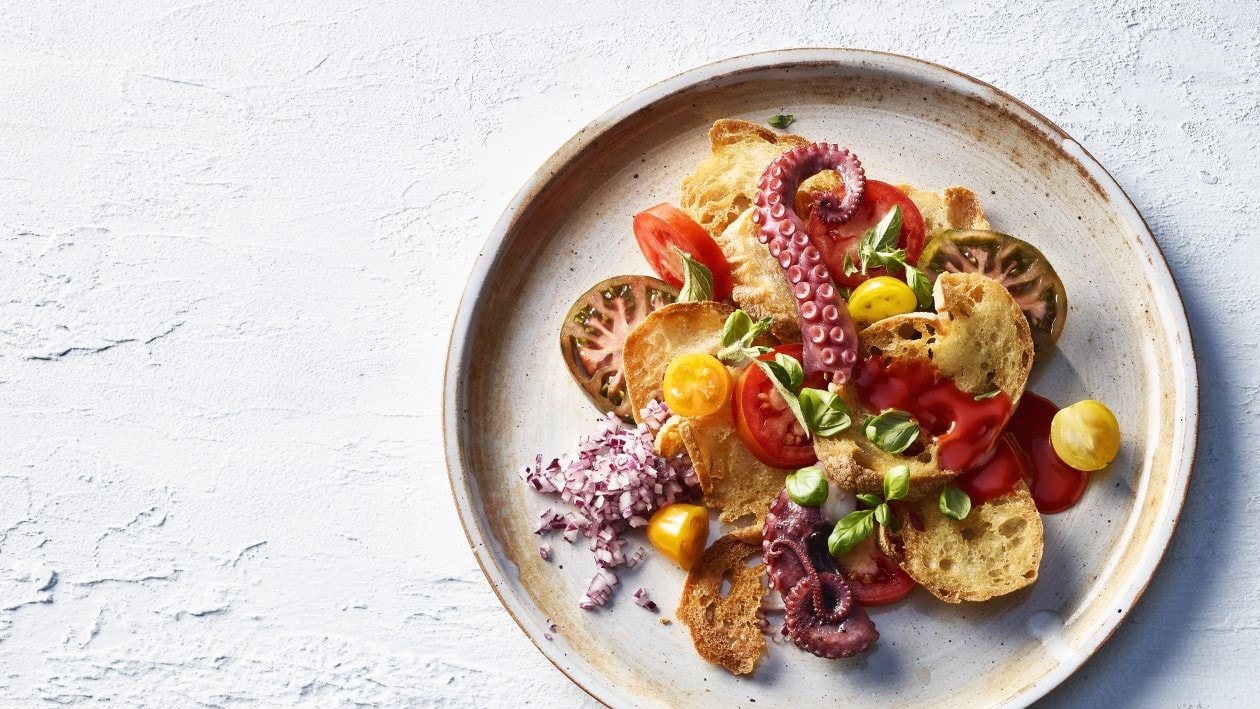 Südschweizer Brotsalat mit Pulpo und Tomaten