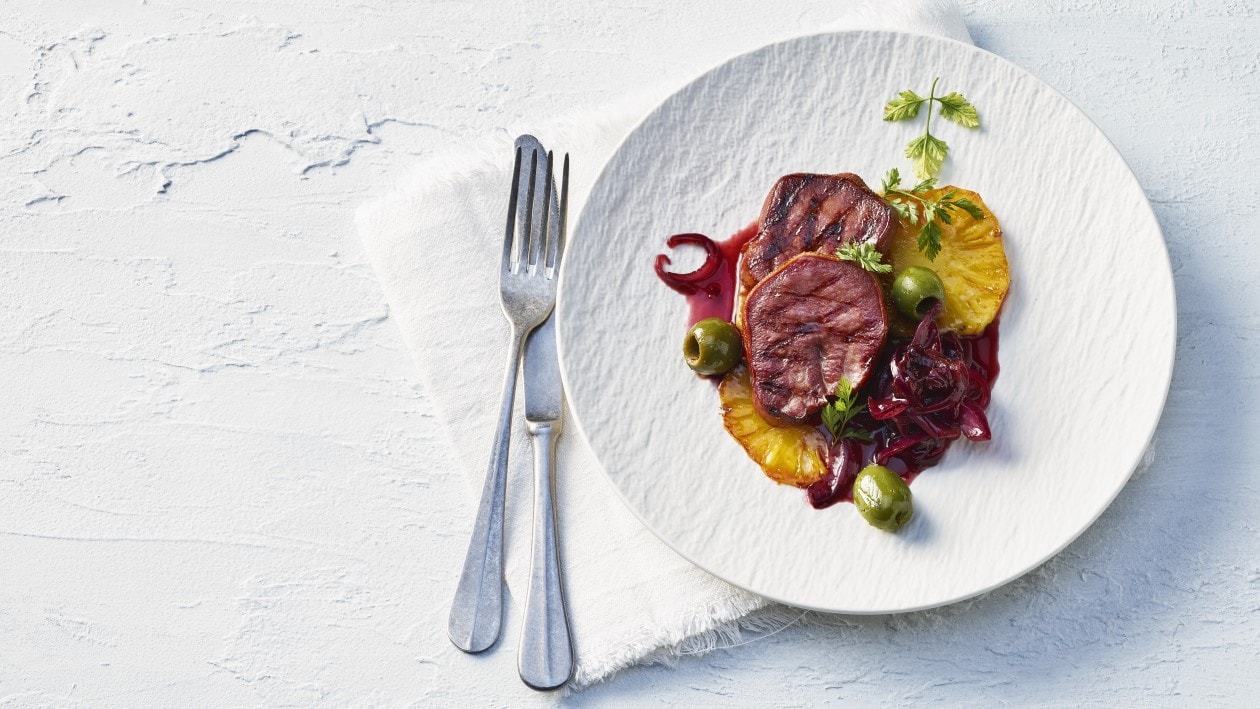 Langue de veau grillée, ananas et confit d'échalotes Langue de veau grillée, ananas et confit d'échalotes