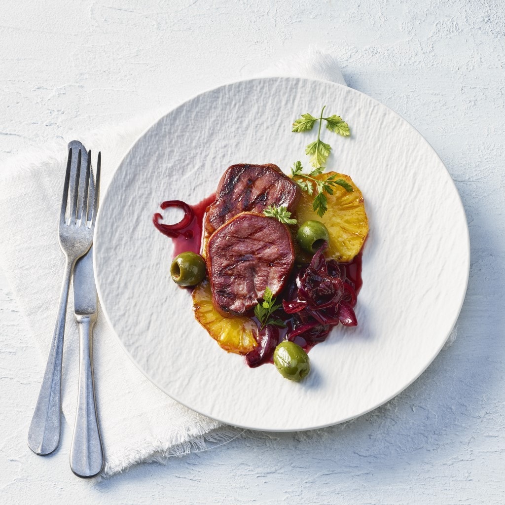Grillierte Kalbszunge mit Ananas und Schalotten-Confit
