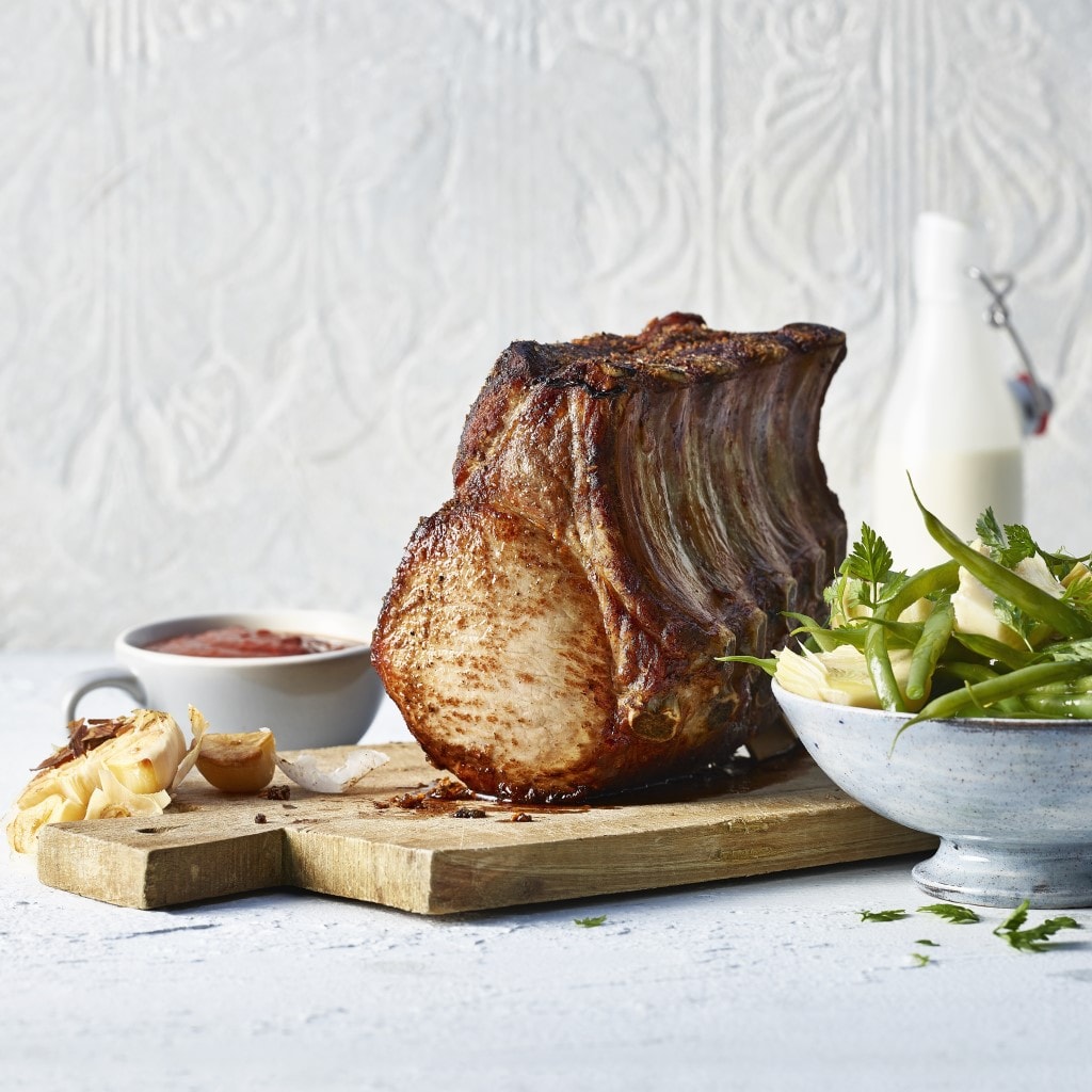 Côtelette de porc du gril et salade de haricots