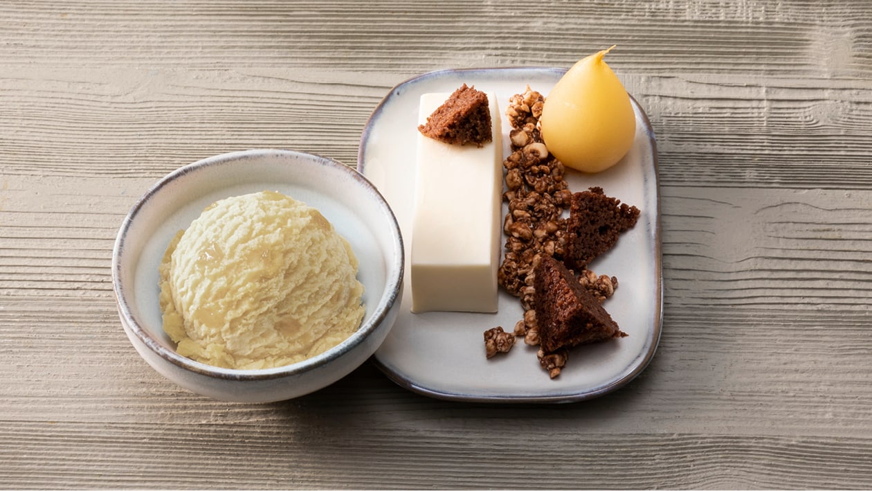 Poire "Belle Hélène" en gâteau au chocolat, sorbet, fromage frais et Panna Cotta