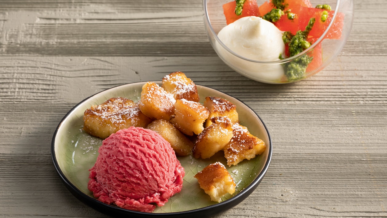 Kaiserschmarrn, Himbeer Sorbet, Wassermelone mit Pesto und Vanillecreme