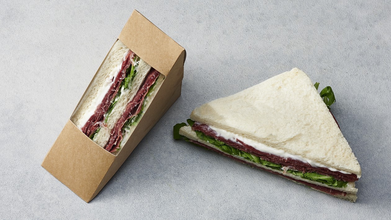 Dreiecksandwich mit Trockenfleisch Dreiecksandwich mit Trockenfleisch