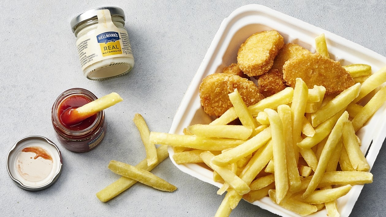 Nuggets véganes et pommes frites à emporter