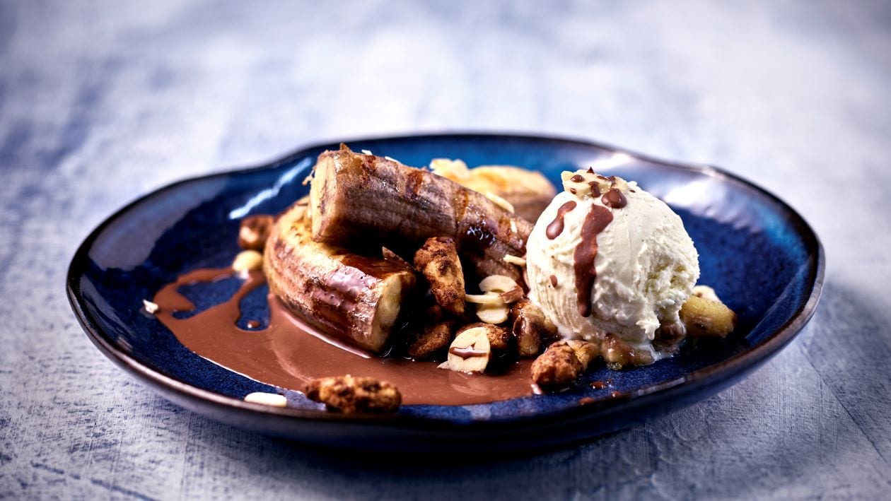 Gegrillte Bananen Split mit Caffè Macchiato und Mocca-Sauce Gegrillte Bananen Split mit Caffè Macchiato und Mocca-Sauce
