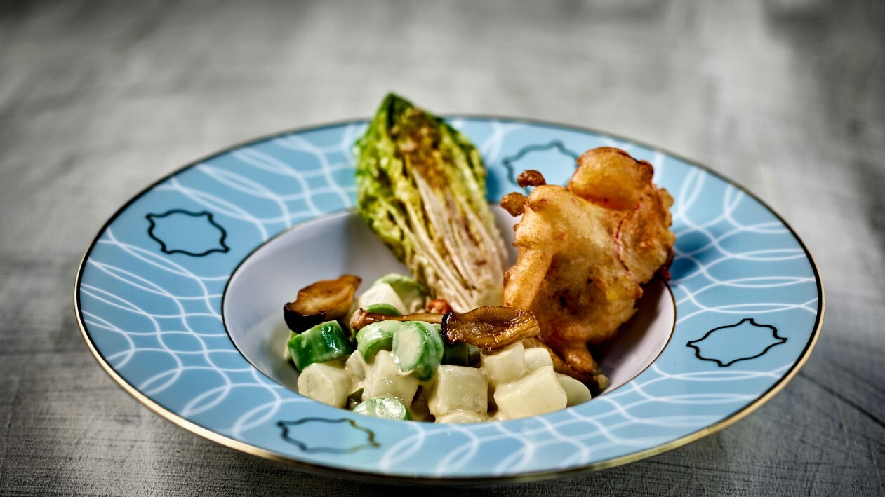 Boulettes végétariennes aux légumes tempura et salade marinée de quinoa et légumes