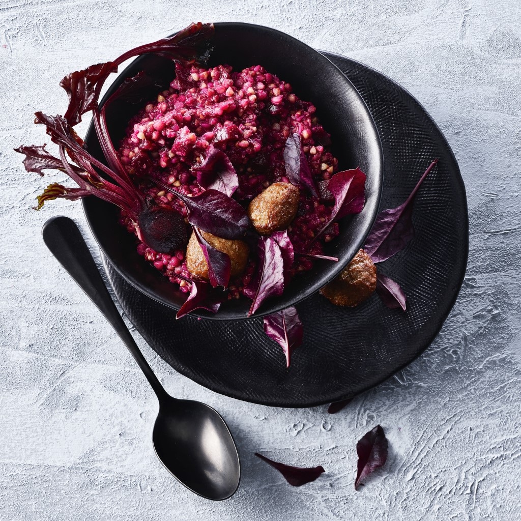 Risotto de sarrasin aux betteraves rouges et Vegetarian Minced Balls