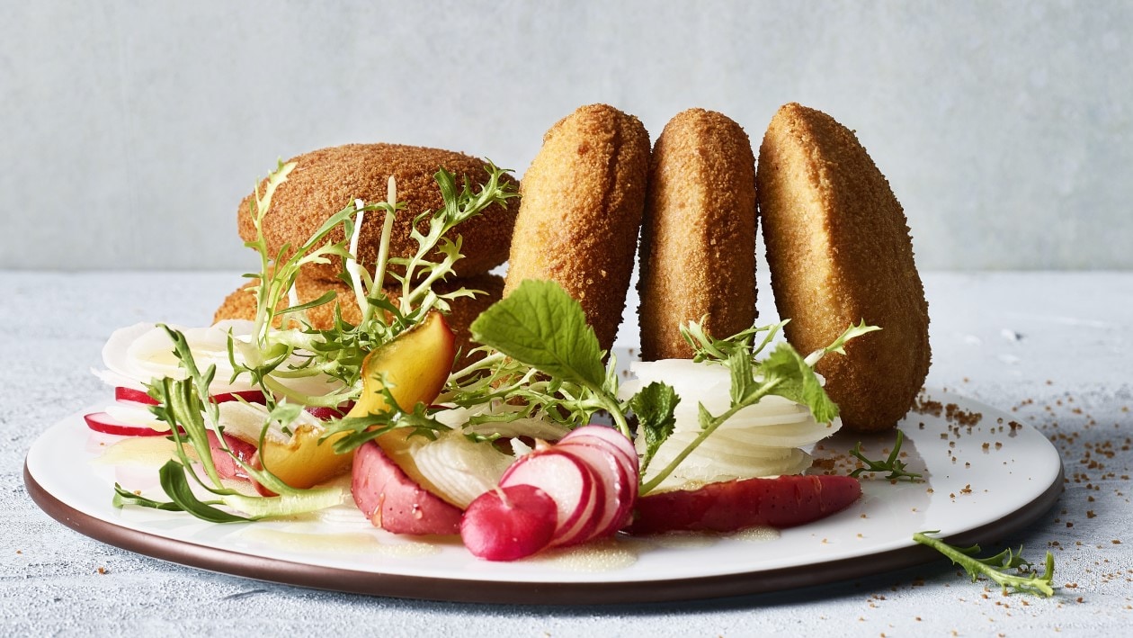 Frittierte Toastbrottaschen gefüllt mit veganer Bolognese