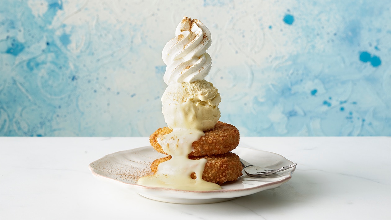 Beignets de pommes, sauce et glace à la vanille Beignets de pommes, sauce et glace à la vanille