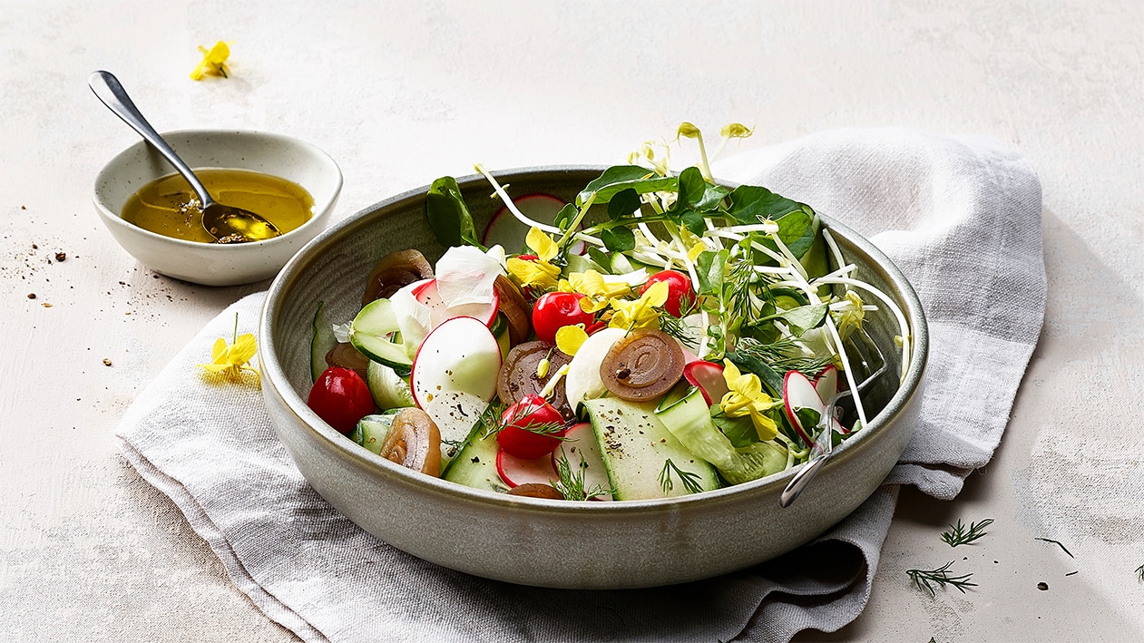 Salade de concombres et radis aux cerises Salade de concombres et radis aux cerises