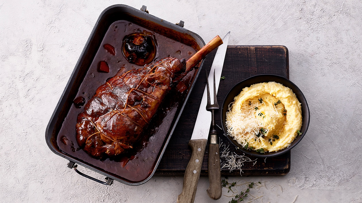 Geschmorter Lammgigot mit Polenta