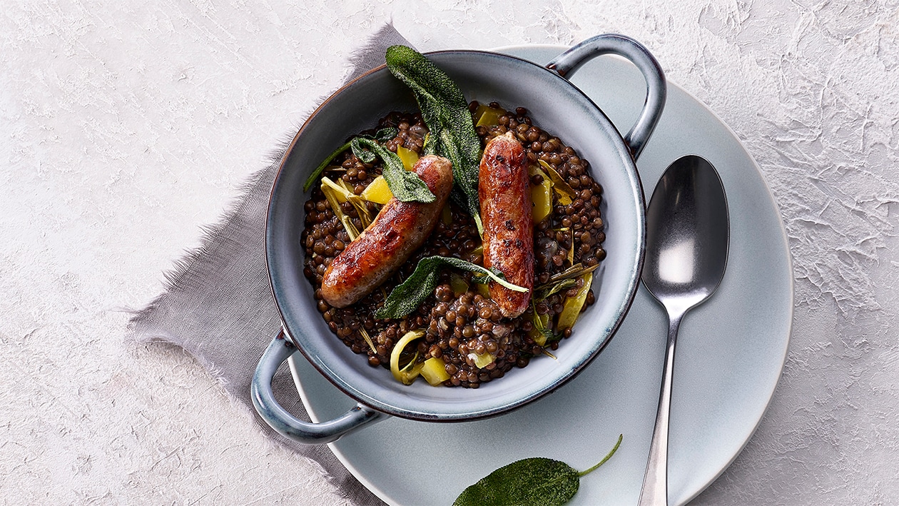 One pot de lentilles beluga aux saucisses de porc