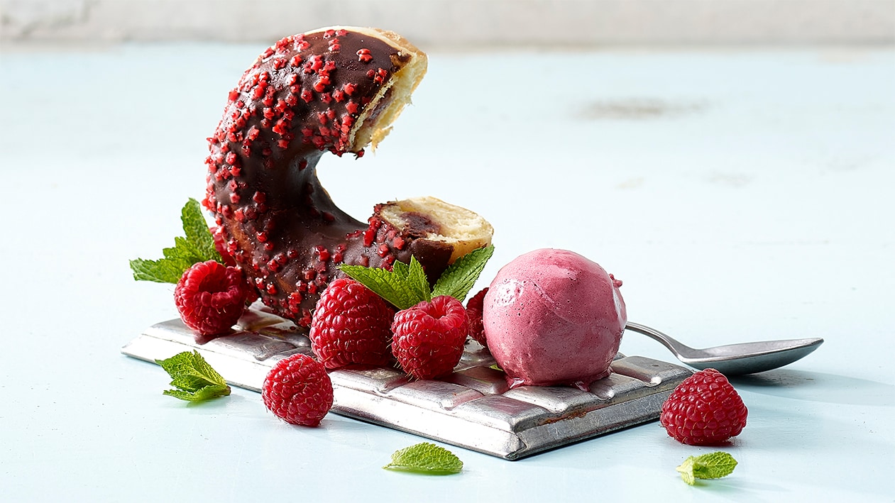 Donut et sorbet framboises Donut et sorbet framboises