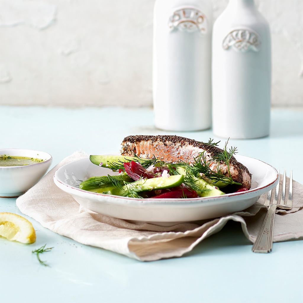 Knuspriger Chia-Lachs mit Zatar-Salat