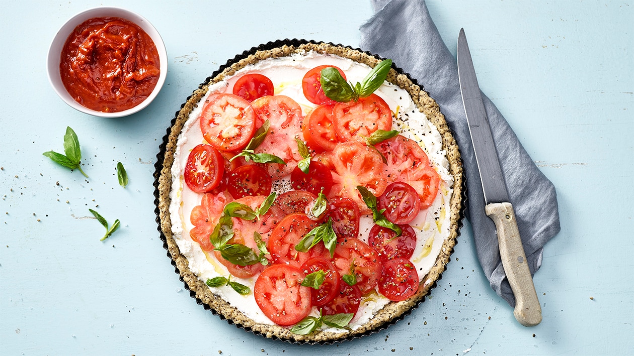 Tarte à la tomate et Ricotta sur une pâte de flocons d'avoine et dip à la tomate