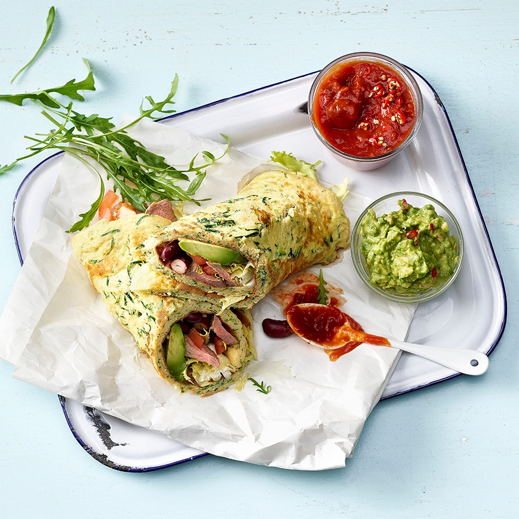 Crêpe farcie avec steak du gril, avocat et haricots rouges