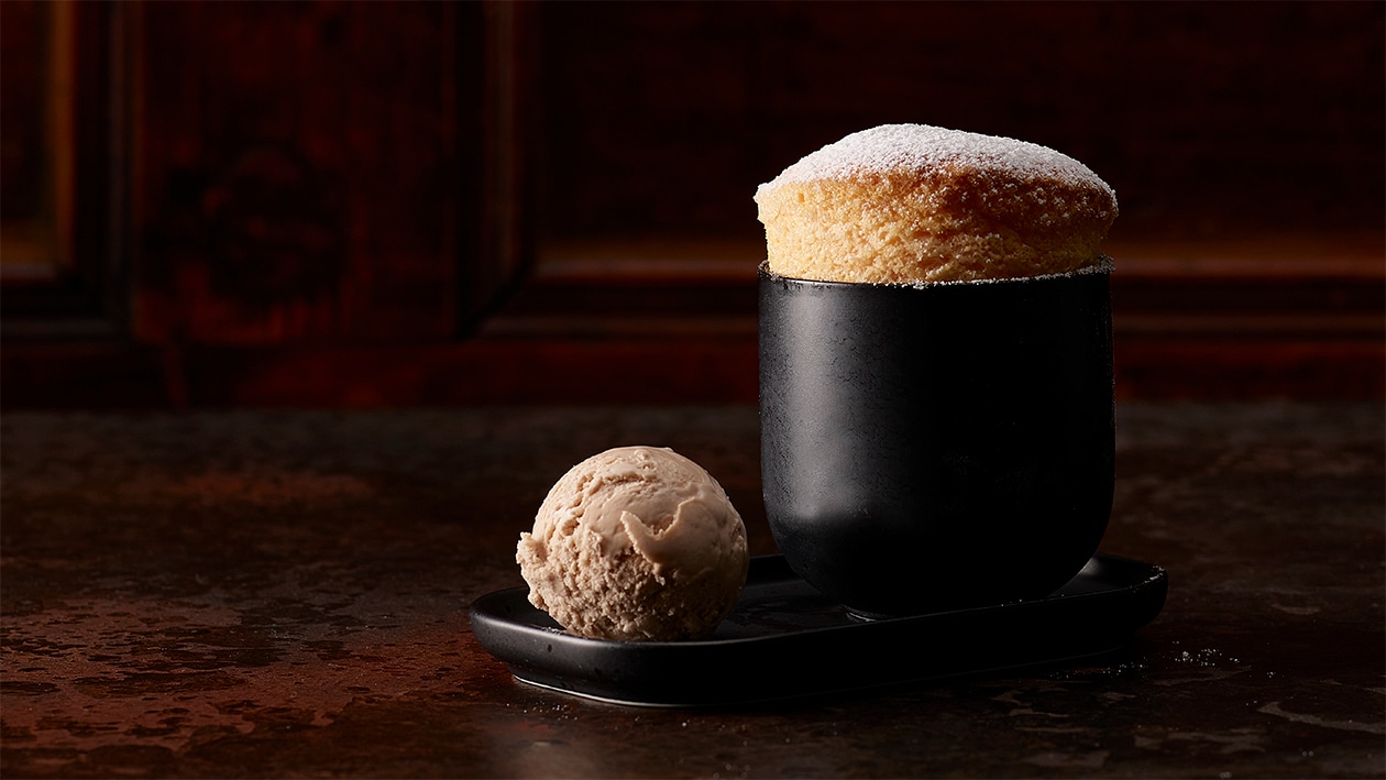 Soufflé à la courge, sauce vanille - safran et glace aux marrons Soufflé à la courge, sauce vanille - safran et glace aux marrons