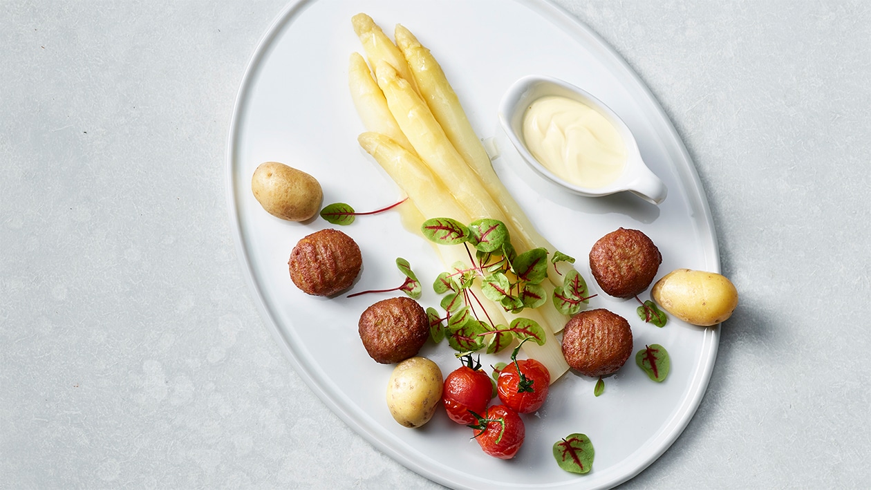 Spargeln mit  Minced Balls und Frühkartoffeln –  