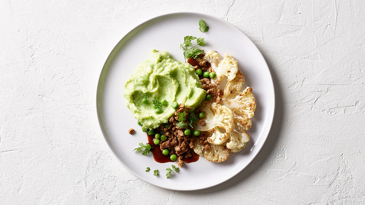 Hachis végane, purée de pommes de terre aux petits pois et chou-fleur sauté