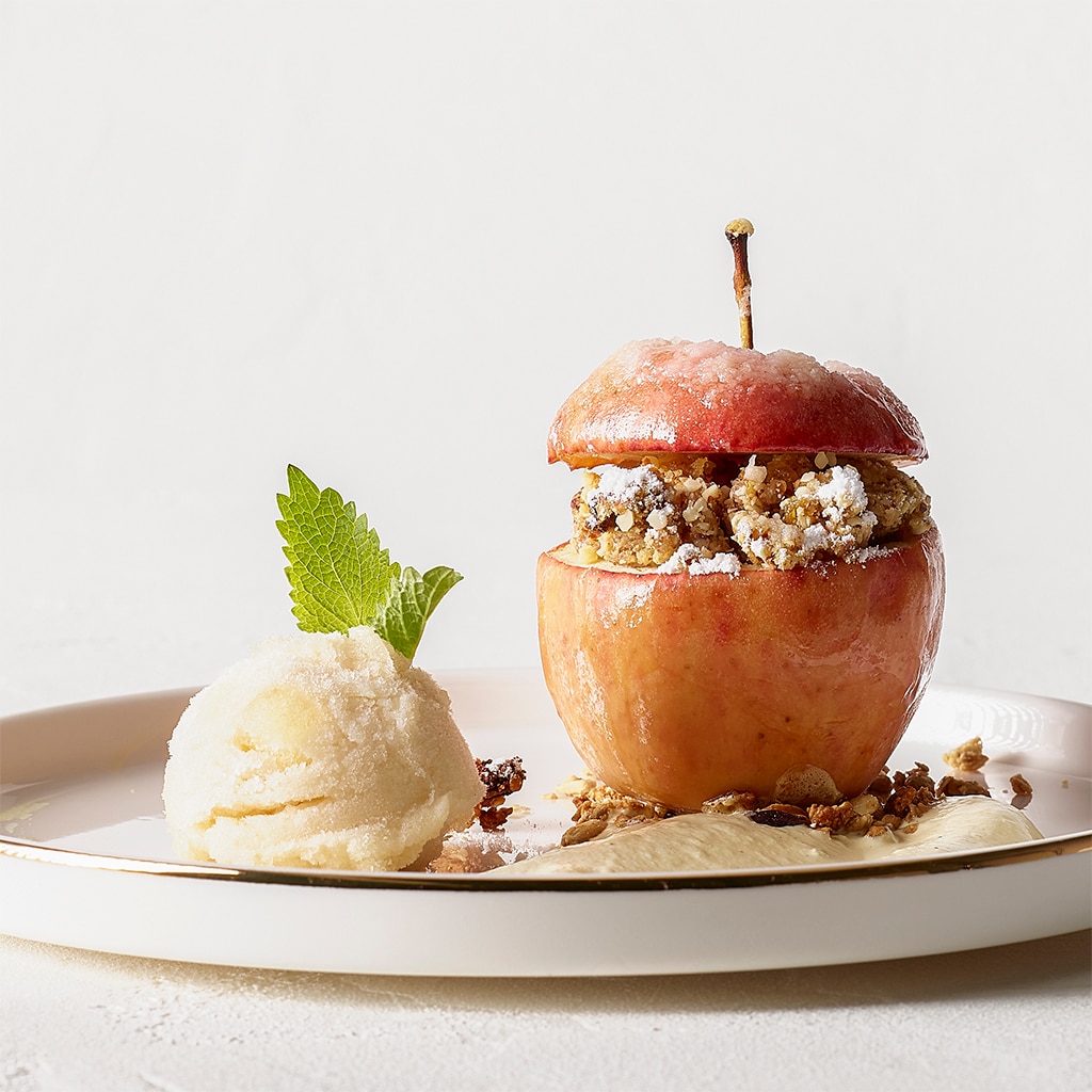 Pomme au four farcie, sauce vanille et sorbet pomme