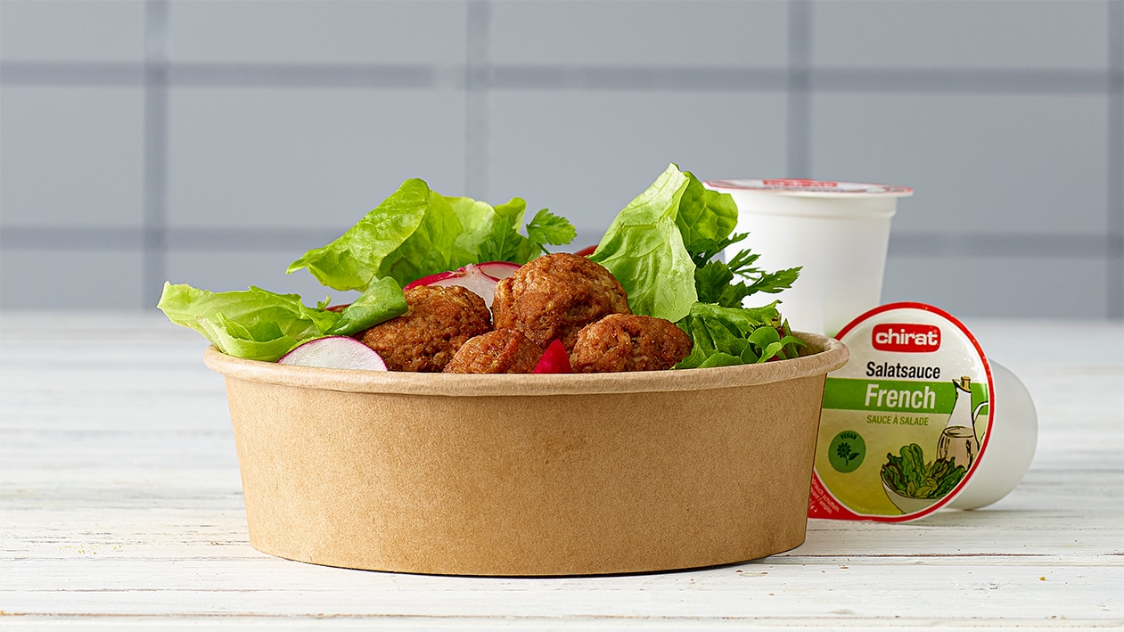 Gemischter Salat mit Vegetarian Minced Balls Gemischter Salat mit Vegetarian Minced Balls