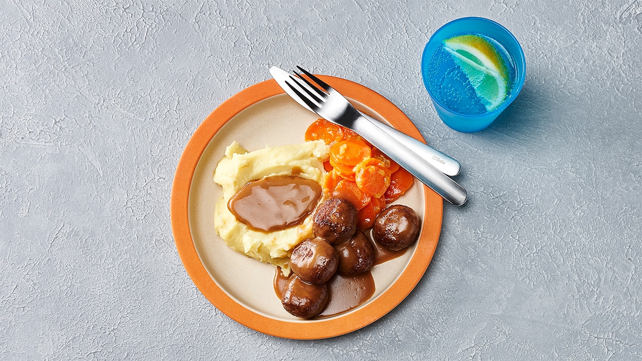 Boulettes hachées en sauce à la crème, purée de pommes de terre et carottes Vichy