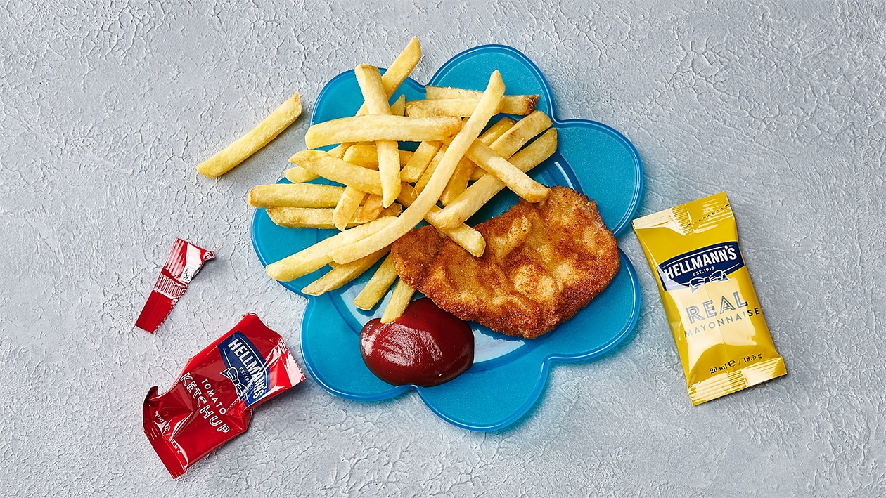 Schnitzel mit Pommes Frites für Take away Schnitzel mit Pommes Frites für Take away